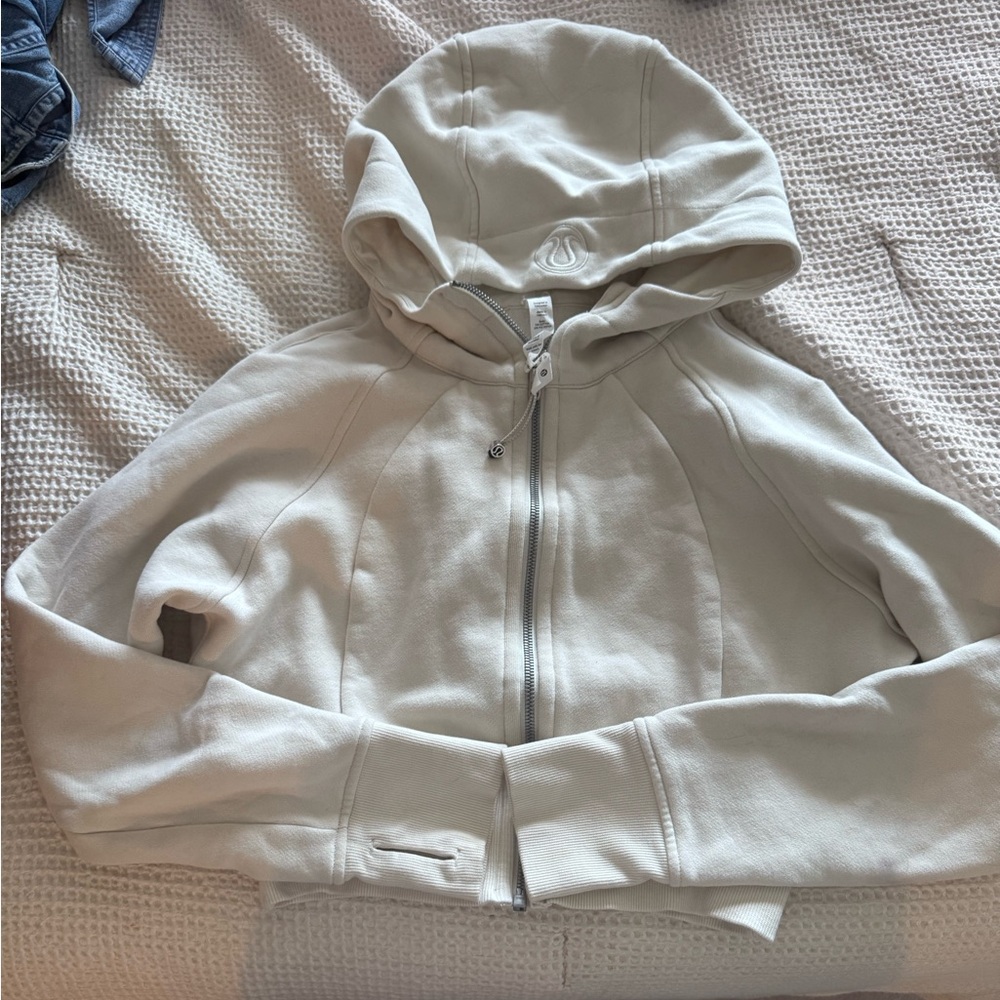 Lululemon Full Zip Cropped Scuba Hoodie - Size 6 (Cream with silver zipper pull)